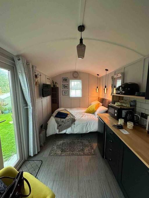 Beautiful Shepherd'S Hut Newmarket  Exterior photo